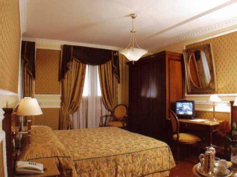 روما Hotel Champagne Palace الغرفة الصورة
